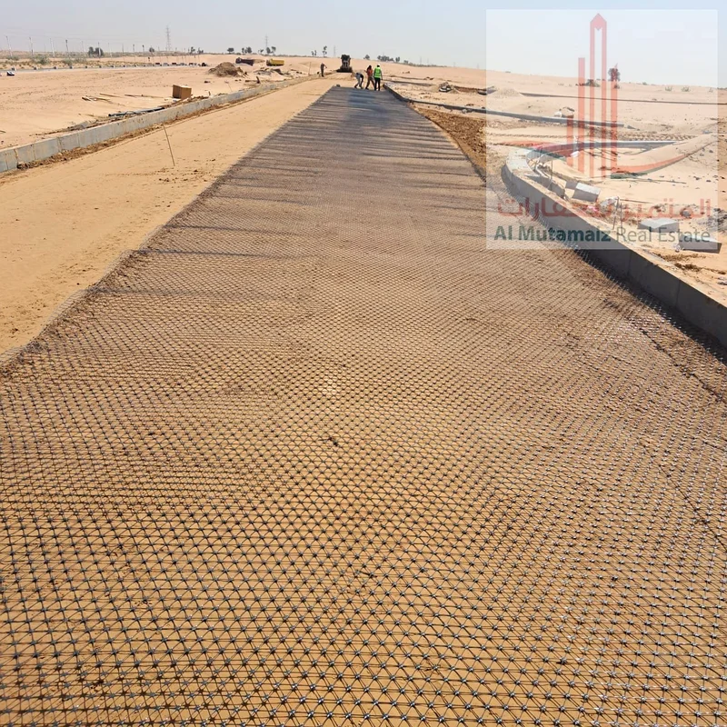 أراضٍ سكنية للاستثمار، طابق أرضي وطابقين، للبيع بجوار جامعة أم القيوين، مباشرة على طريق الشيخ محمد بن زايد.63184695348483113