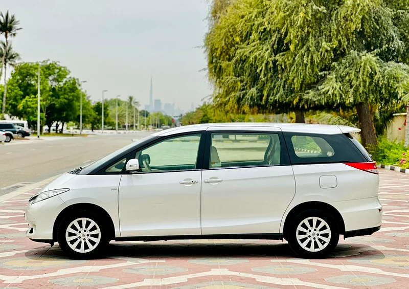 2015 TOYOTA PREVIA S 2.7L GCC SPECIFICATION LESS KMS ORGINAL PAINT IN VERY EXCELLENT CONDITION63147207632643112