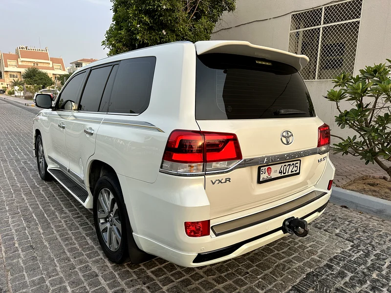 For sale Toyota Land Cruiser 2016 Gulf specification, agency paint, and in excellent condition63141656794115114