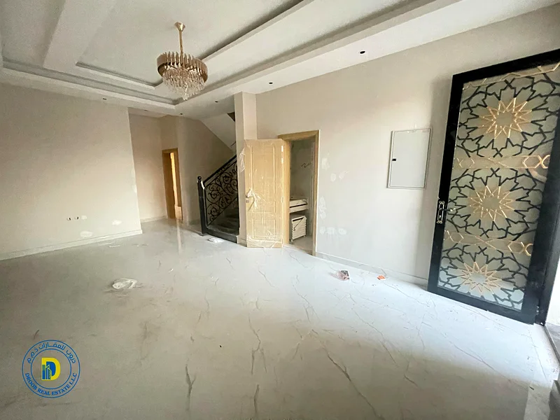 فيلا للبيع مكونة من 5 غرف بنهايات حديثة. السعر يشمل الماء والكهرباء ورسوم التسجيل.63891344511363112