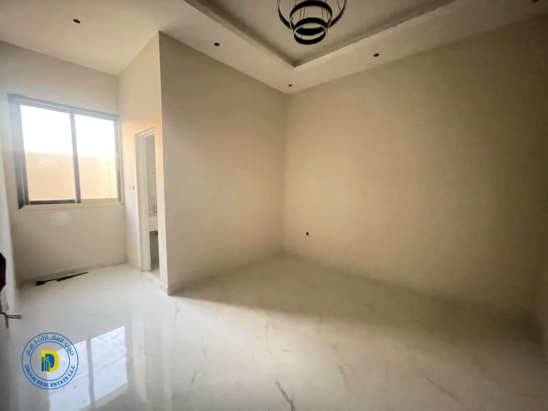 فيلا للبيع مكونة من 5 غرف بنهايات حديثة. السعر يشمل الماء والكهرباء ورسوم التسجيل.63891344511363114
