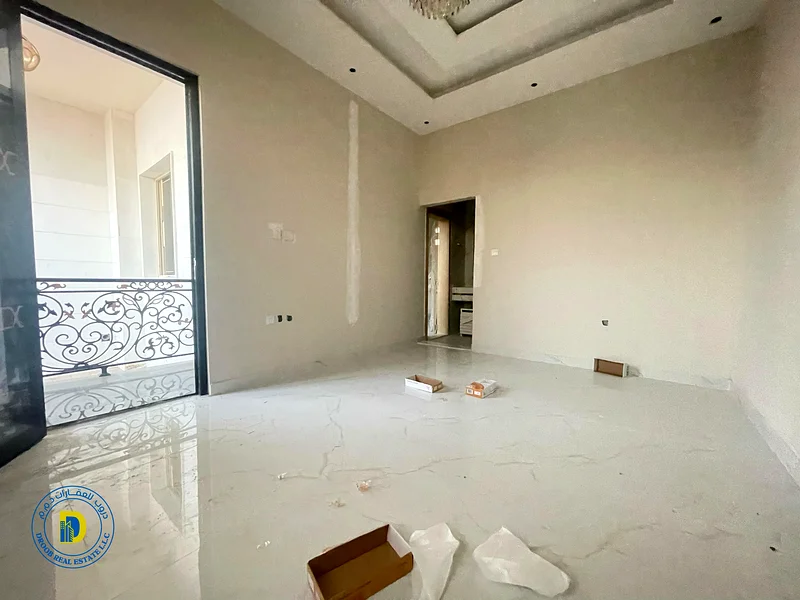 فيلا للبيع مكونة من 5 غرف بنهايات حديثة. السعر يشمل الماء والكهرباء ورسوم التسجيل.63891344511363113
