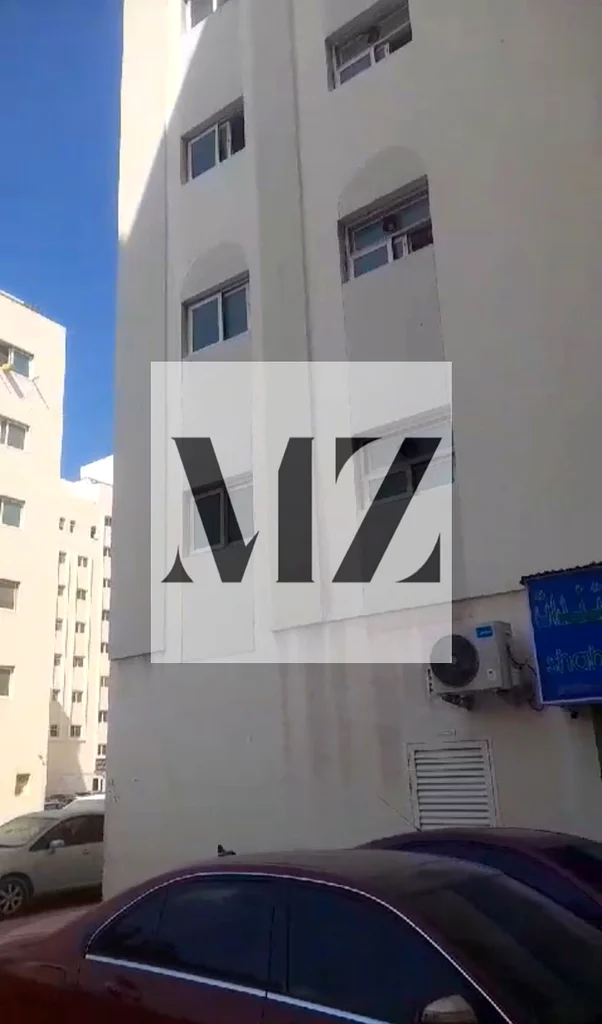 للبيع مبنى في النبّا، بمساحة 2400 قدم، ويتألف من 12 غرفة وصالة وغرفة دراسة واحدة.63184684385282112
