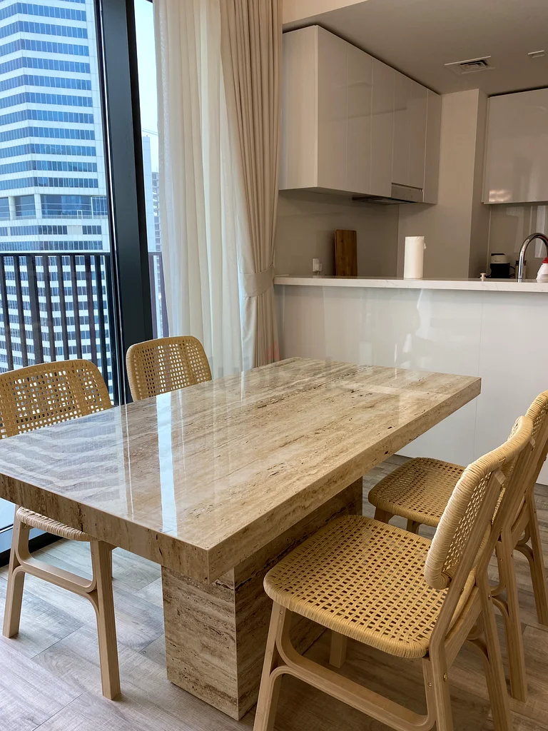 Dining Table63186271172227112