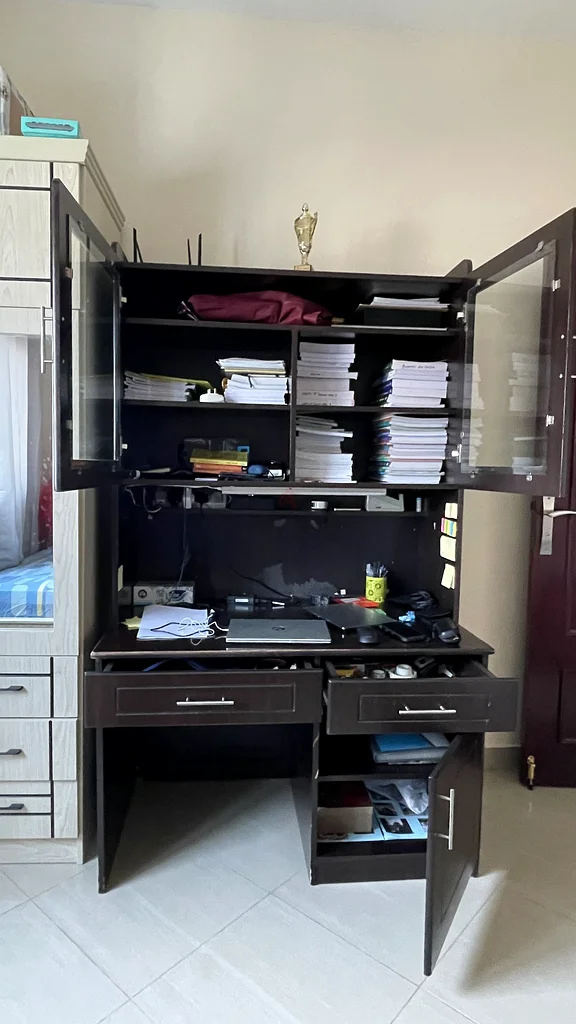 Study table with overhead cupboard63218805718658112