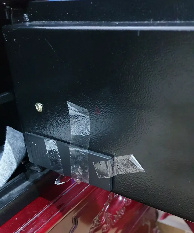 Secure Your Valuables with This Compact Safe!63253970056451111