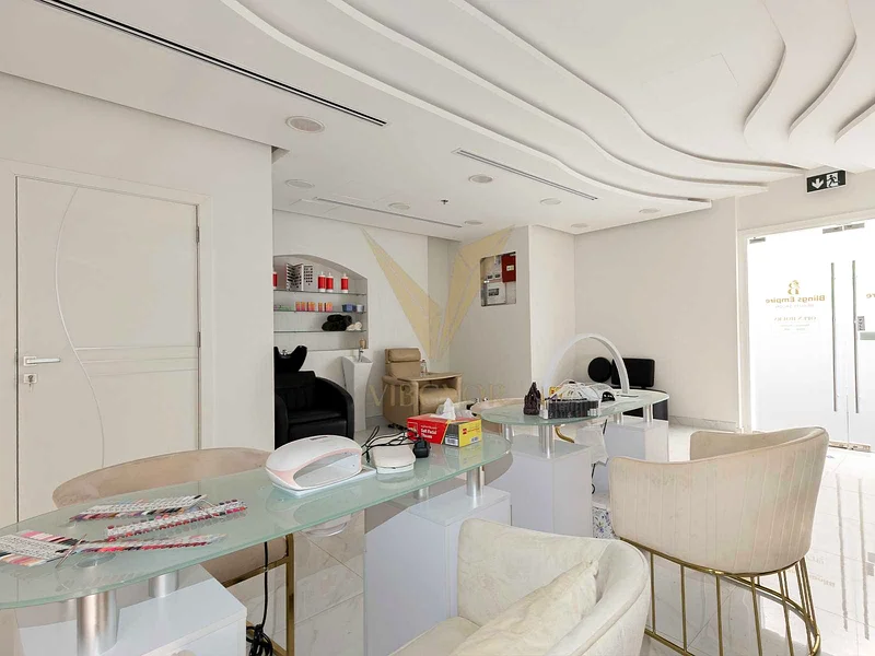 مساحة تجزئة رئيسية للبيع في وان باي أومنيات BB63195608187393111