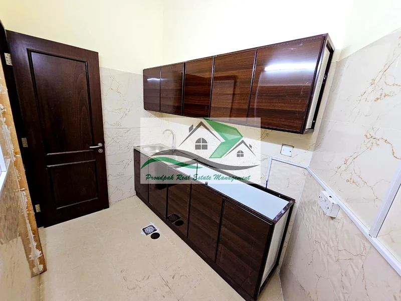 شقة جديدة بالكامل بغرفة نوم واحدة ومطبخ منفصل للعائلة في الوثبة، متاحة شهريًا63150487862657111