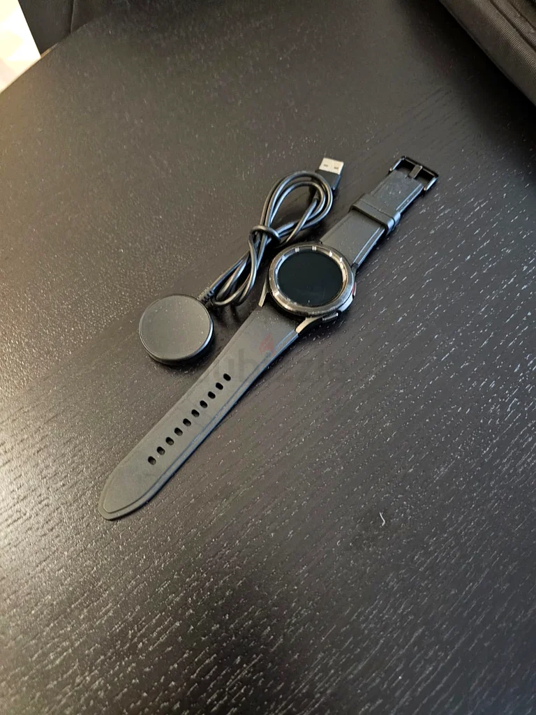 Samsung Galaxy Watch4 Classic - Black (with Charger)632673585952031116