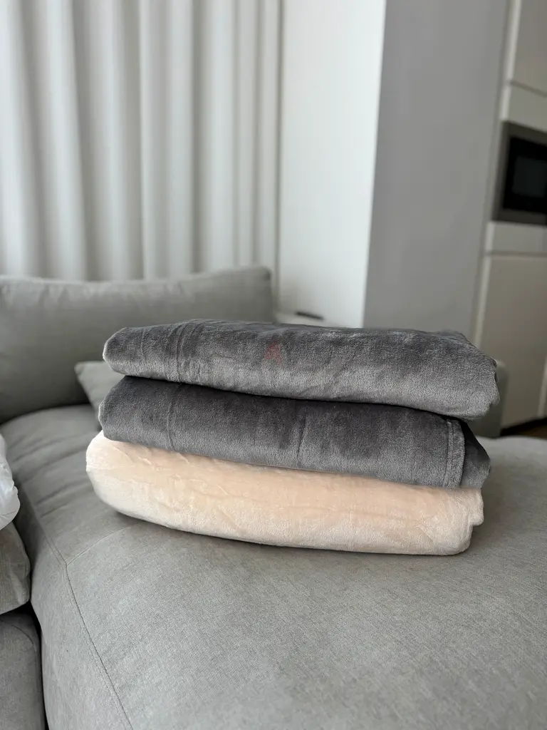 Blankets pillows63216355575170111
