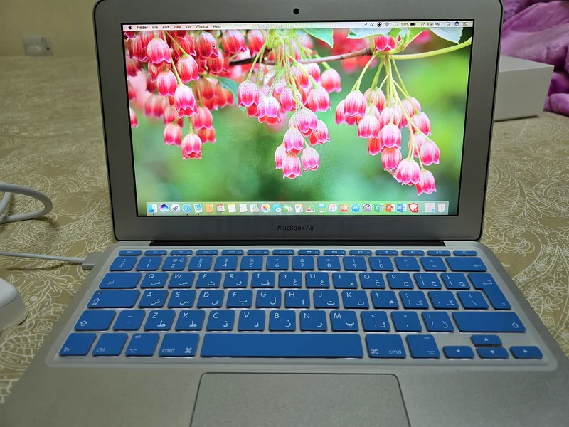 Selling Macbook air 11 inc 2015 in good condition63254997803650110
