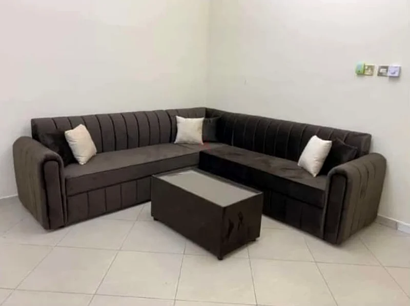 أريكة على شكل حرف L أنيقة ومريحة مع طاولة قهوة63222842403203112