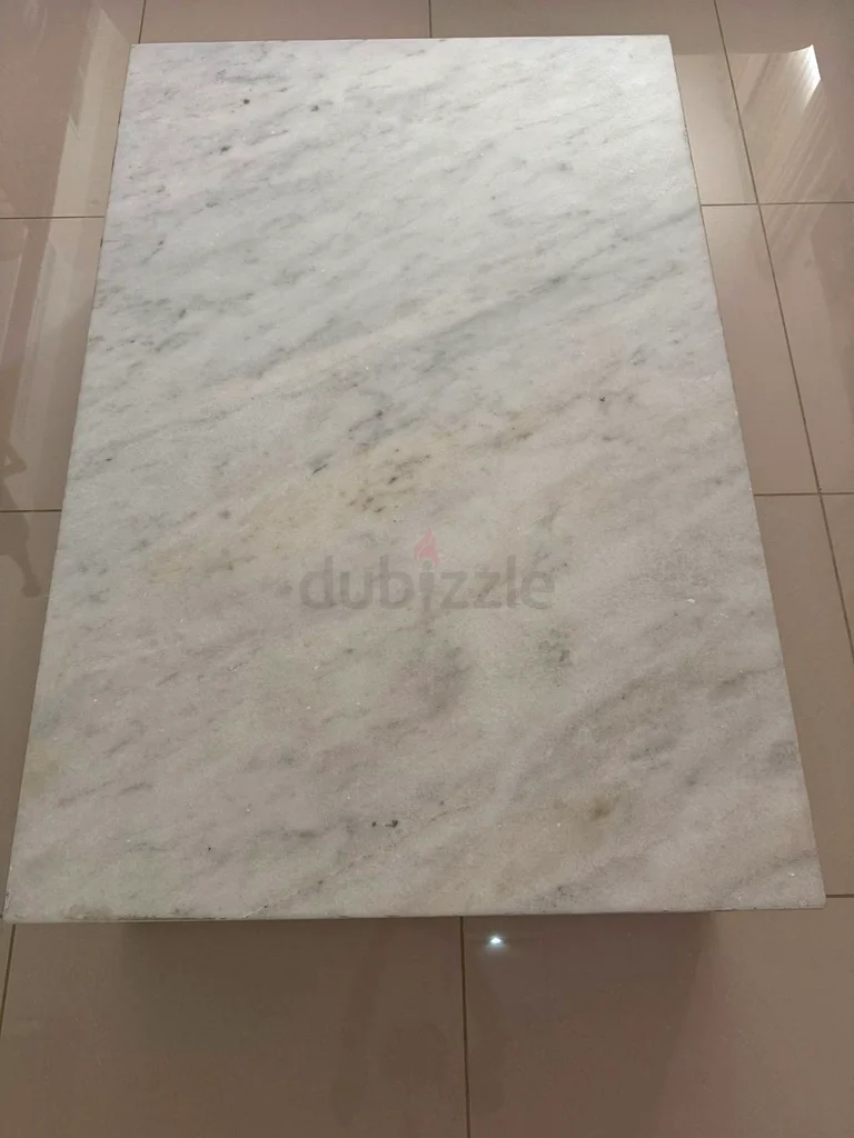 طاولة رخ بيضاء أنيقة مع طاولتين جانبيتين لمساحتك المعيشية!63219829281539113