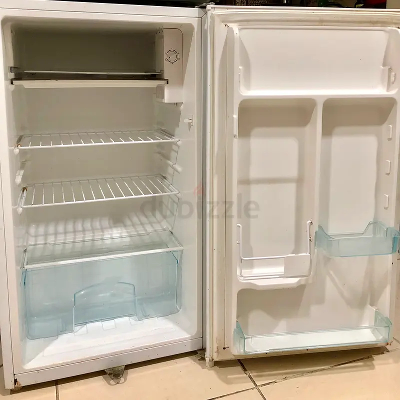 Compact White Refrigerator - Ideal for Small Spaces