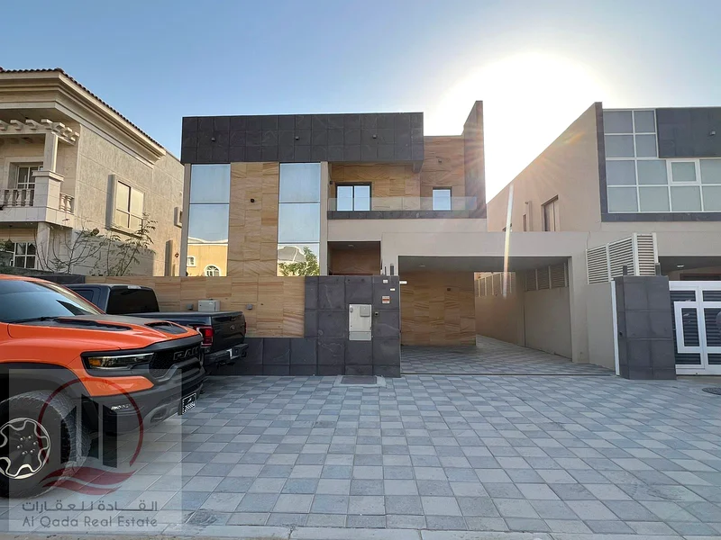 Villa for sale in Ajman, Al Muwaihat 1 area, including electricity, water and air conditioning, 5000 square feet (5 master bedrooms + majlis + hall +63869383446913111