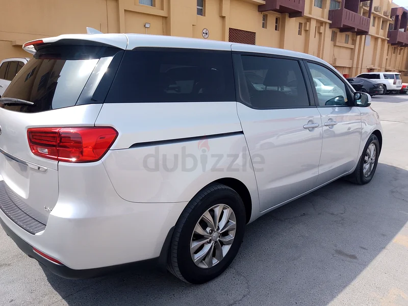 Kia carnival Sedona Lx 8  USA seater rear camera screen automatic door child Ac like brand new63152289749762111