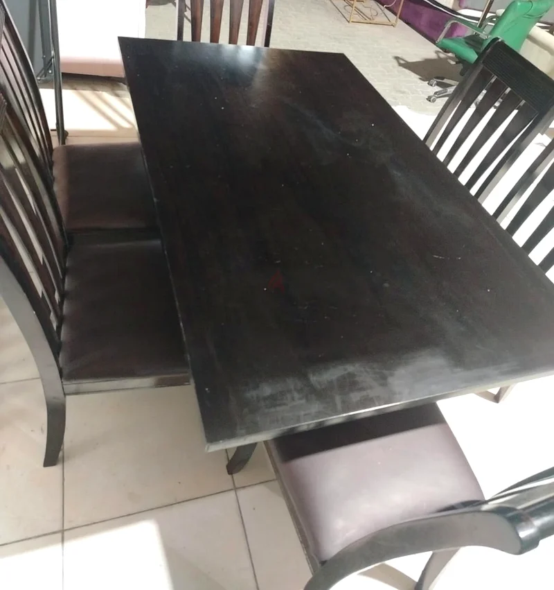 طاولة طعام مع 6 كراسي بحالة جيدة632178239566111116