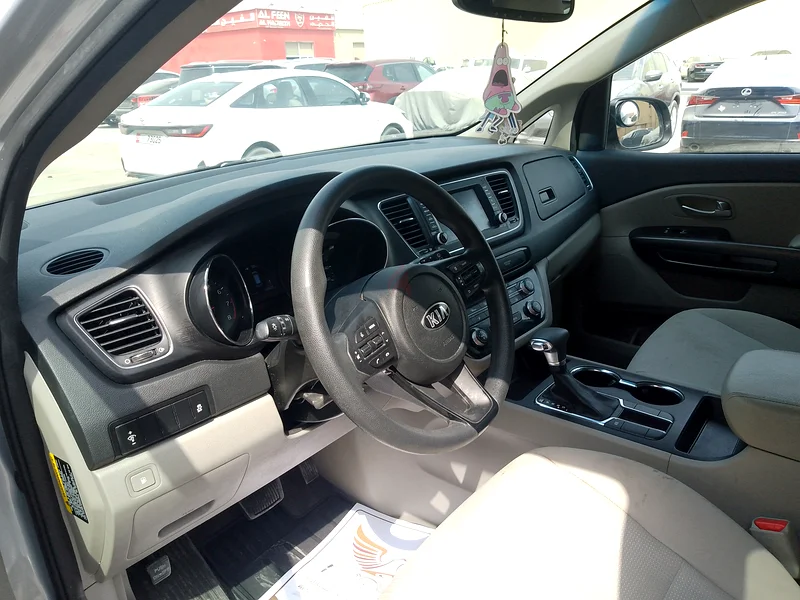 Kia carnival Sedona Lx 8  USA seater rear camera screen automatic door child Ac like brand new63152289749762113