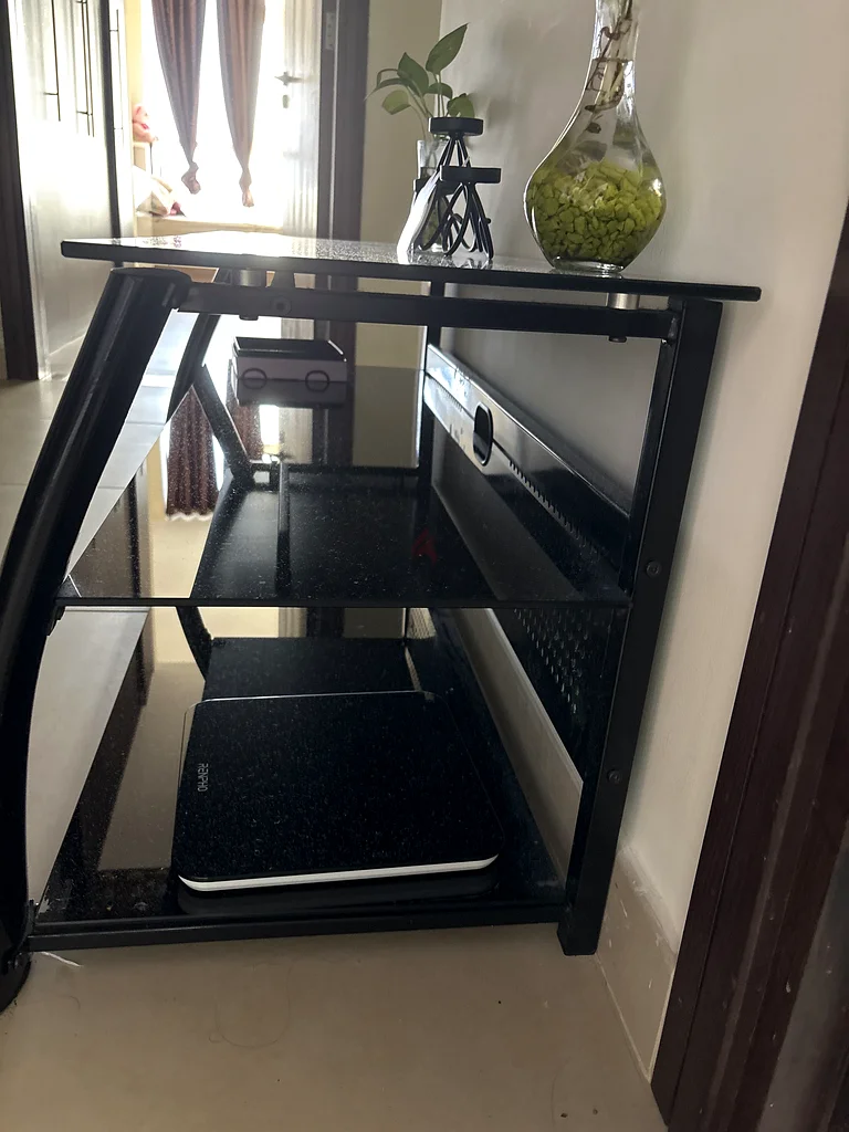 Stylish Glass Top Coffee / Center Table with Elegant Design63185235528194111