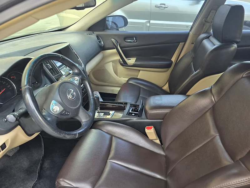 Nissan Maxima in good condition.63148165283073114