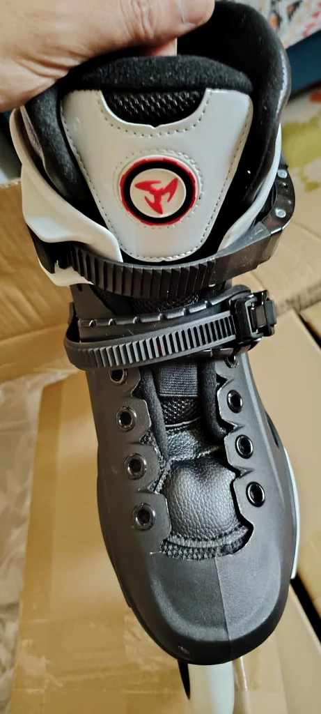 High-Performance Inline Skates - Glide with Style!63249773213313112
