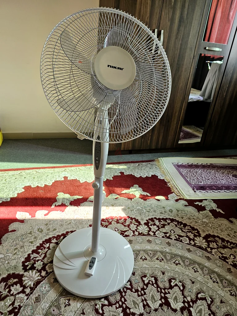 مروحة واقفة مع جهاز تحكم عن بعد63219823523841111