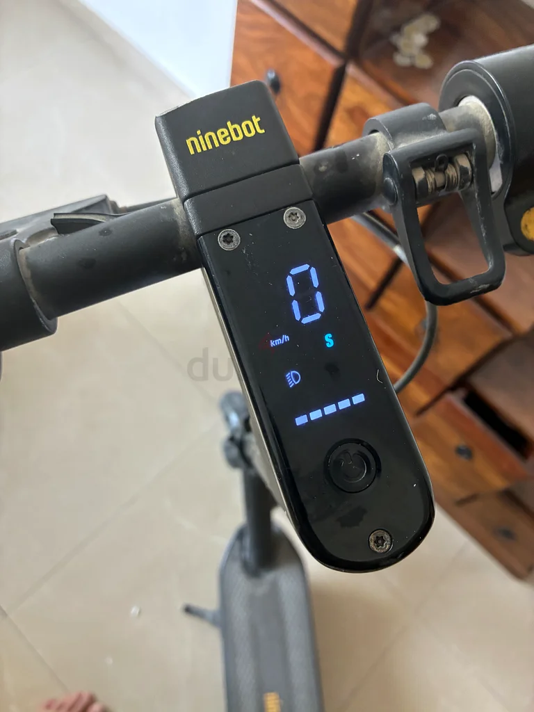 1 Segway-Ninebot Ninebot Segway Max G30 Kickscooter 25Km/H 65Km ( no charger)63169936943745112