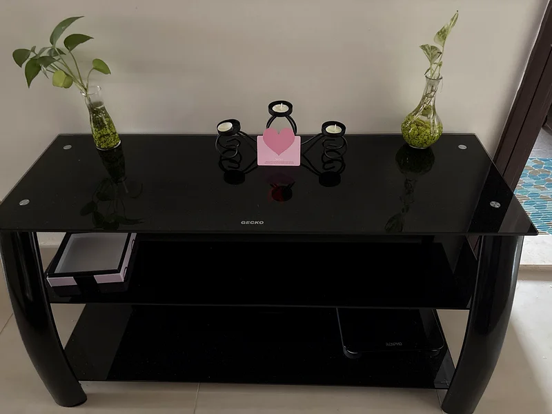 Stylish Glass Top Coffee / Center Table with Elegant Design63185235528194112