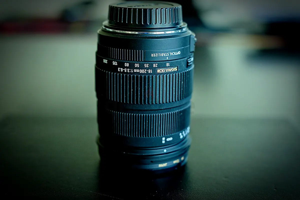 Sigma 18-200mm f/3.5-6.3 Canon