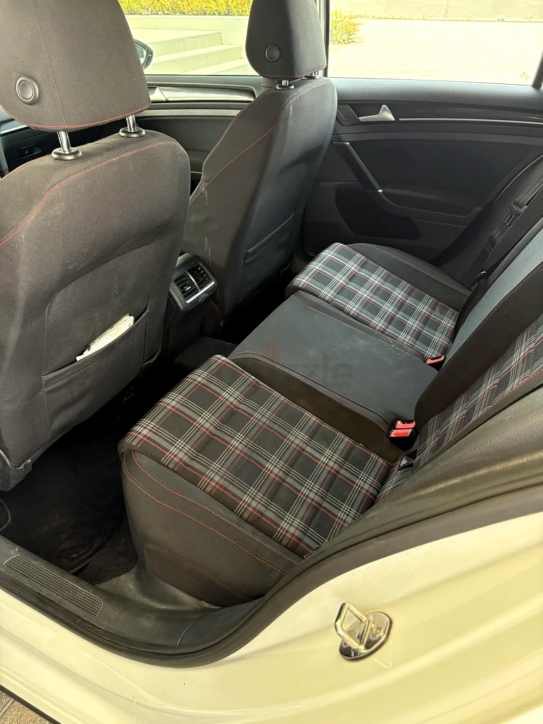 جولف بيضاء من طراز GTI، مواصفات خليجية حسب المالك63151399980802114