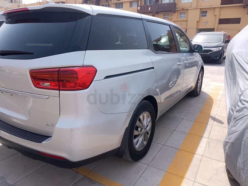 Kia carnival Sedona Lx 8  USA seater rear camera screen automatic door child Ac like brand new63152289749762114