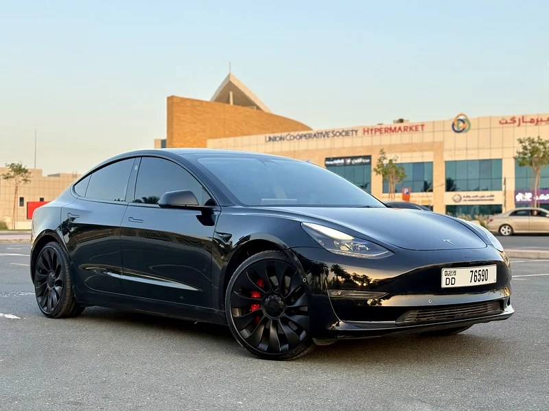 TESLA MODEL 3 PERFORMANCE / 2021 / GCC / 2 KEYS / ORIGINAL PAINT / UNDER WARRANTY63223814847362111