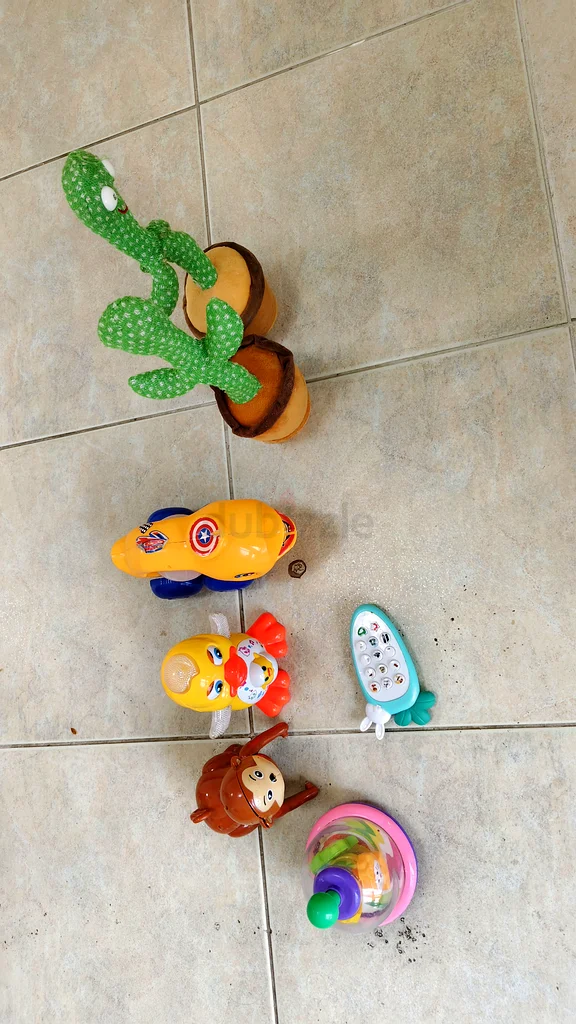 Assorted plastic toys63196626635266111