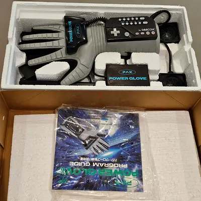 Unleash Your Gaming Skills with the Retro Power Glove!