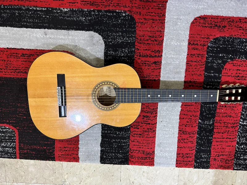 Wooden guitar in excellent condition632293020637451115