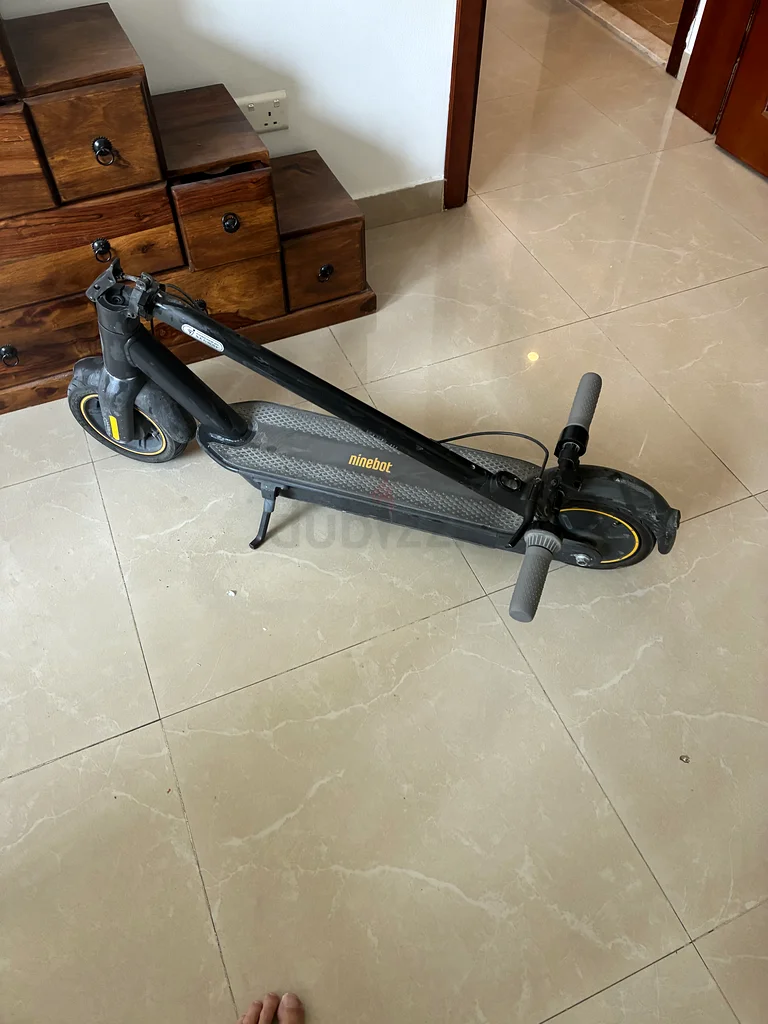 1 Segway-Ninebot Ninebot Segway Max G30 Kickscooter 25Km/H 65Km ( no charger)63169936943745111