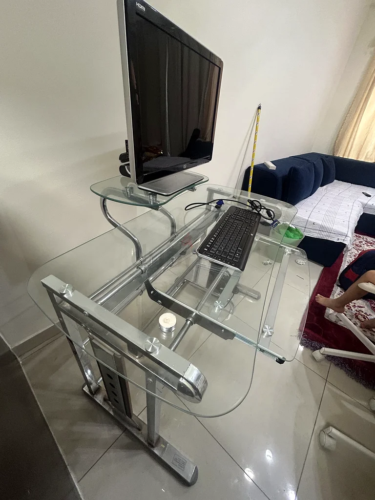 طاولة الكمبيوتر63188645398275112