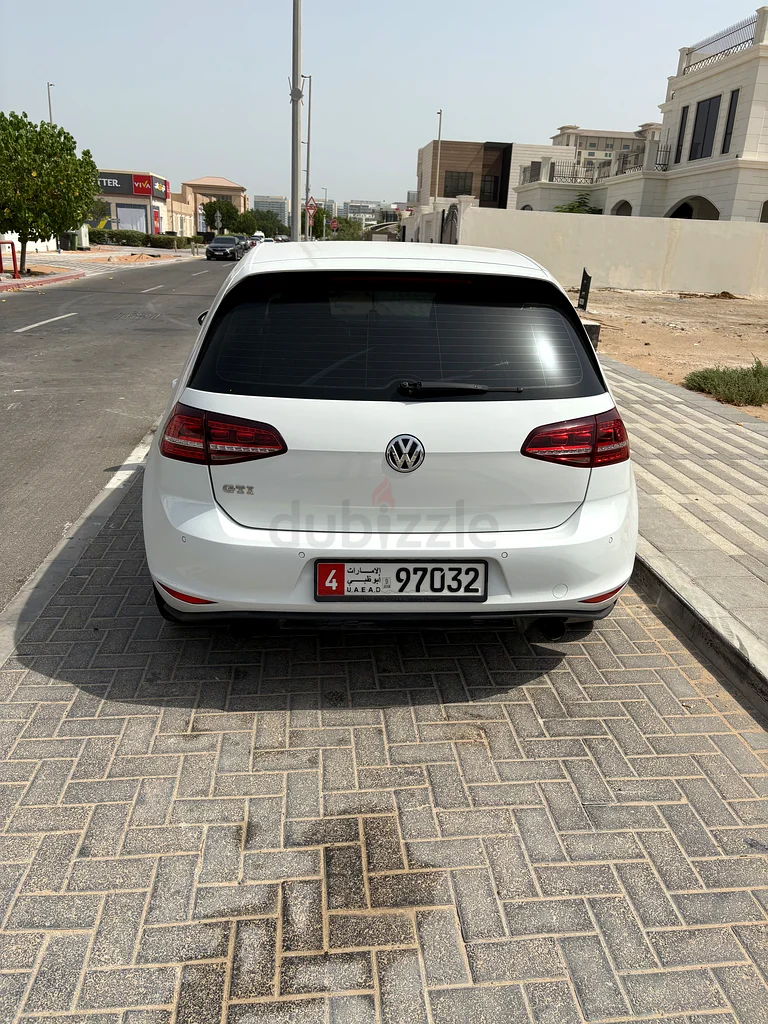 جولف بيضاء من طراز GTI، مواصفات خليجية حسب المالك63151399980802112