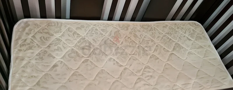 سرير خشبي أنيق لراحة طفلك63208855665665113