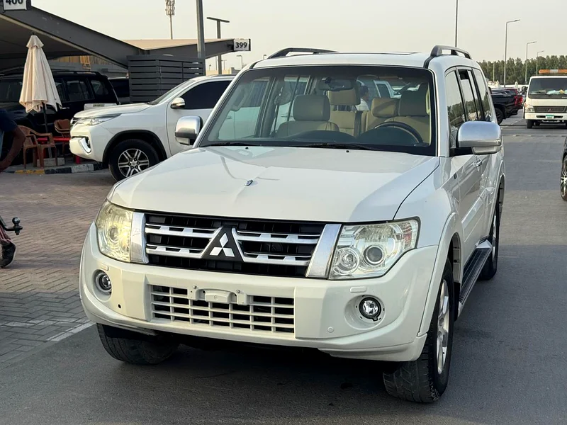 Mitsubshi pajero 2014 fullopshin white color GCC calen car63152749937026114