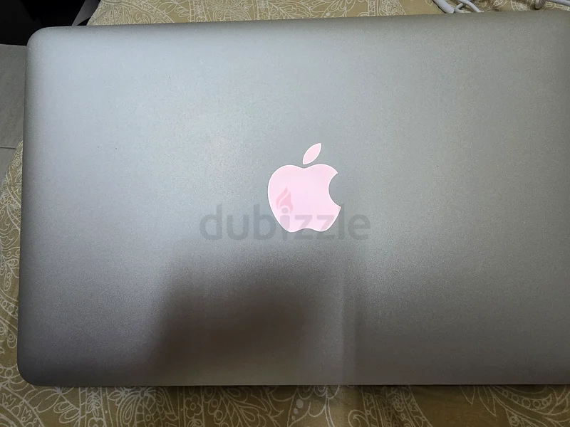 Selling Macbook air 11 inc 2015 in good condition63254997803650112