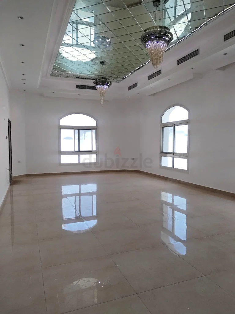 استوديو عائلي متاح63128168006785111