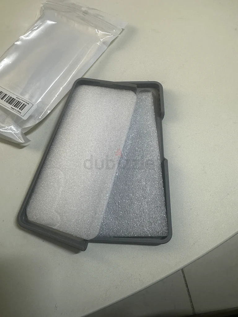 Protect Your Tech: Sleek Smartphone Case with Cushioning fold 5632218559394591125
