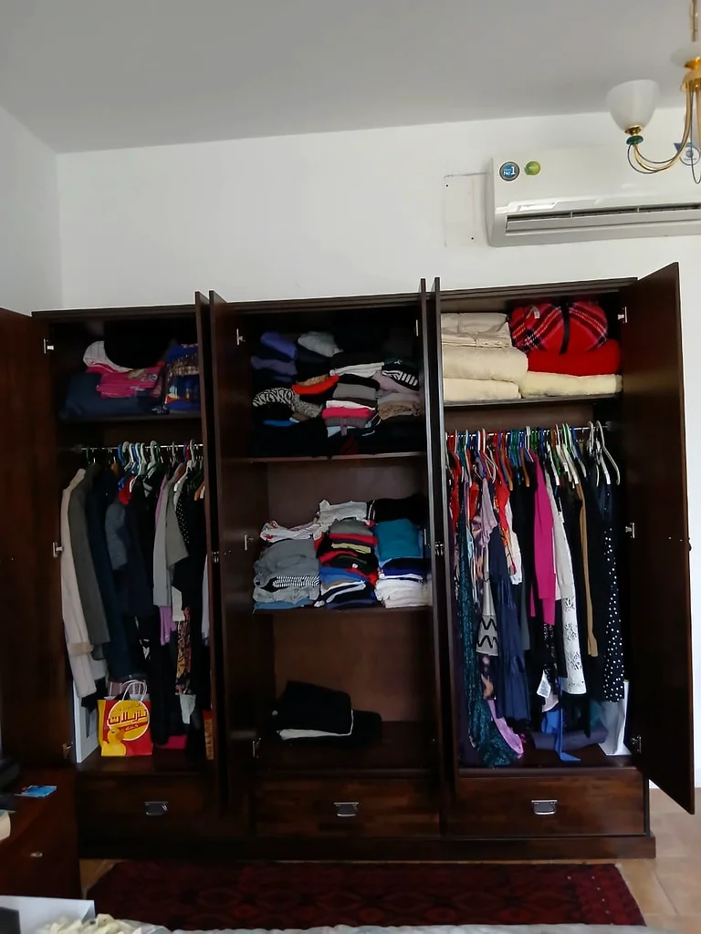 Elegant Wooden Wardrobe with Ample Storage63177606431362111