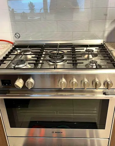 Bosch Series8  90X60 cm Top 5Burner Gas Cooker Electric Oven  Free Standing  HSB738357M