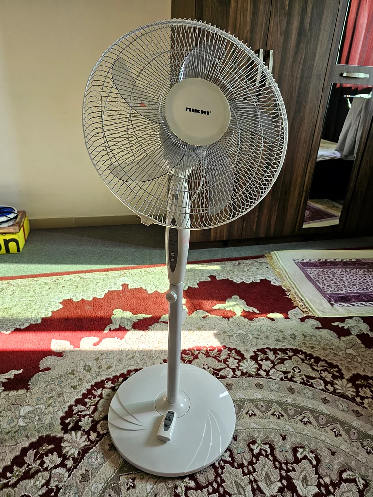 مروحة واقفة مع جهاز تحكم عن بعد63219823523841112
