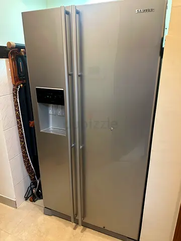 Samsung Side By Side Refrigerator with water dispenser Ice Maker