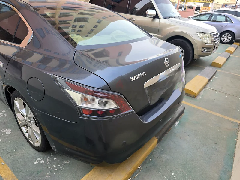 Nissan Maxima in good condition.63148165283073113