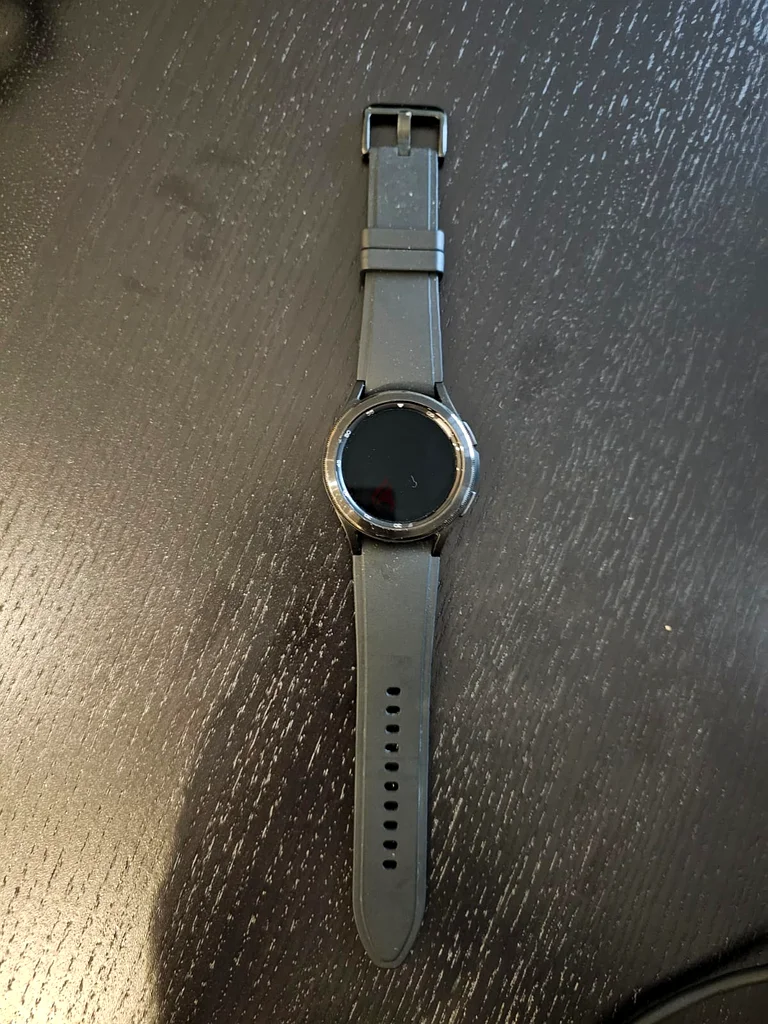 Samsung Galaxy Watch4 Classic - Black (with Charger)63267358595203111