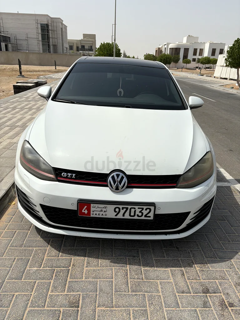 جولف بيضاء من طراز GTI، مواصفات خليجية حسب المالك63151399980802111